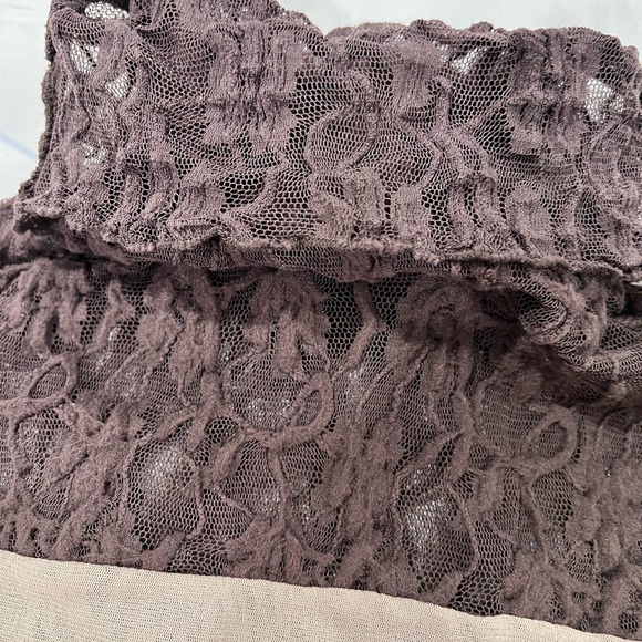 Italian made lacy turtle neck top. - Picture 5 of 7